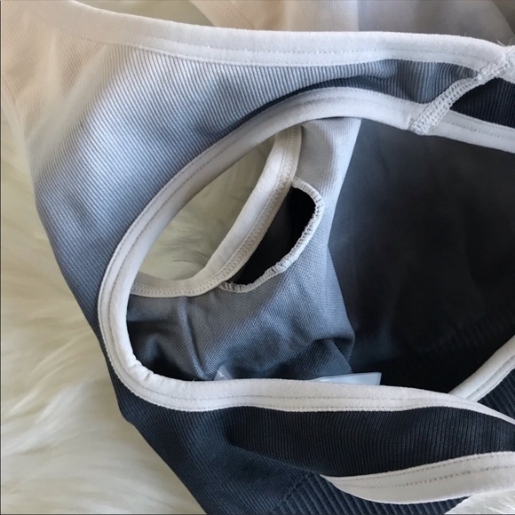 Women’s Ombre Seamless Sports Bra - Picture 5 of 6